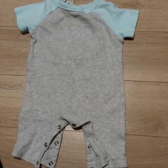 2 0-3 month onsies - Picture 5 of 5